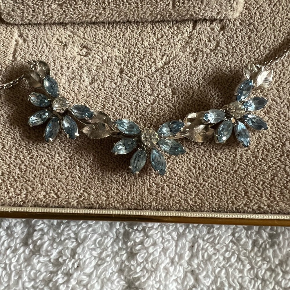 Pristine Vintage Condition in Original Krementz Hinged Case necklace - Picture 3 of 5